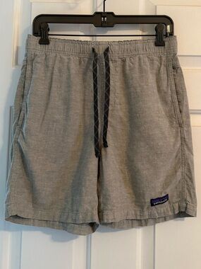 Men's Patagonia Baggies Naturals Shorts, size Small, Chambray/Feather Grey